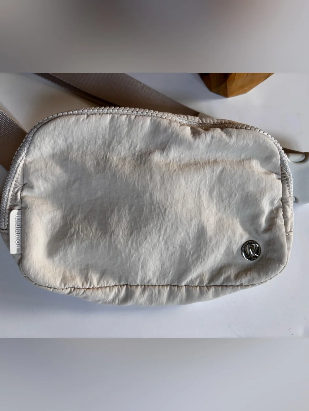 Lululemon Everywhere Belt Bag 1L Light Ivory/silver - Picture 2 of 7